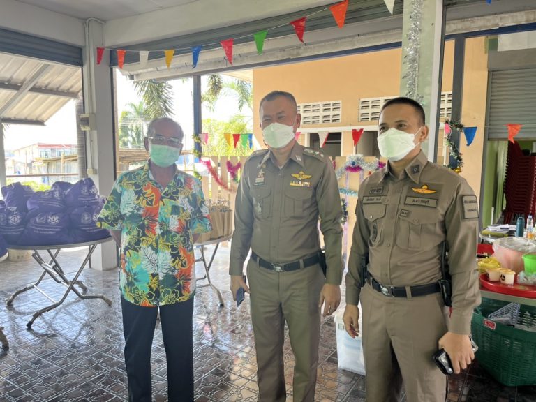 ตรวจเยี่ยมชุมชนแหลมทอง