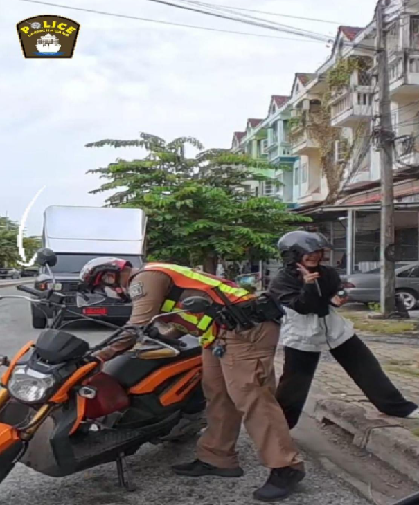 ประชาชนขอความช่วยเหลือเนื่องจาก รถยนต์น้ำมันหมด